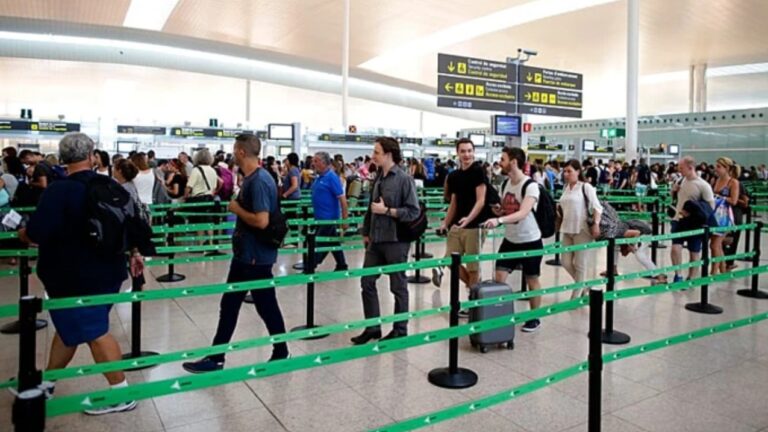 Airlines Demand Suspension after Chaotic EES Rollout