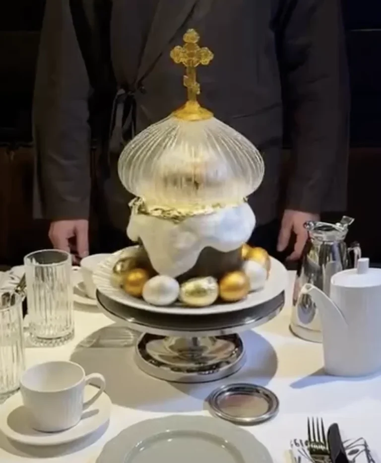 Киркоров похвастался куличом  за 100 тыс. рублей и вызвал бурю в соцсетях