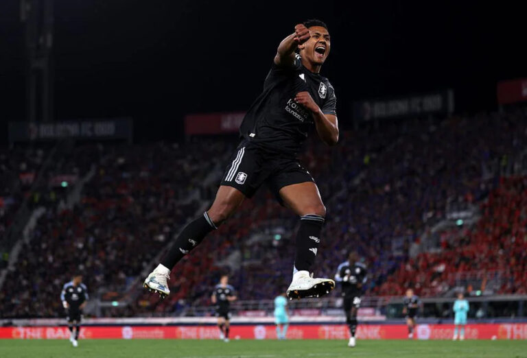 Астон Вилла добила Болонью в концовке и увезла уверенную победу