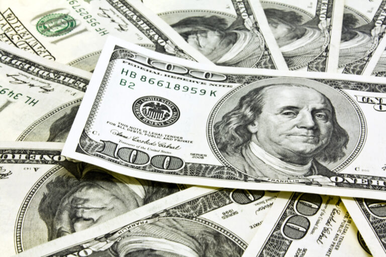 Dollar oshdi: 15-aprel uchun valyutalar kursi e’lon qilindi