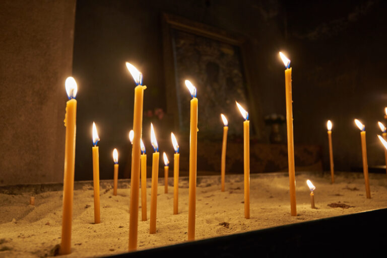 Радоница в 2026 году: какого числа и как правильно поминать усопших