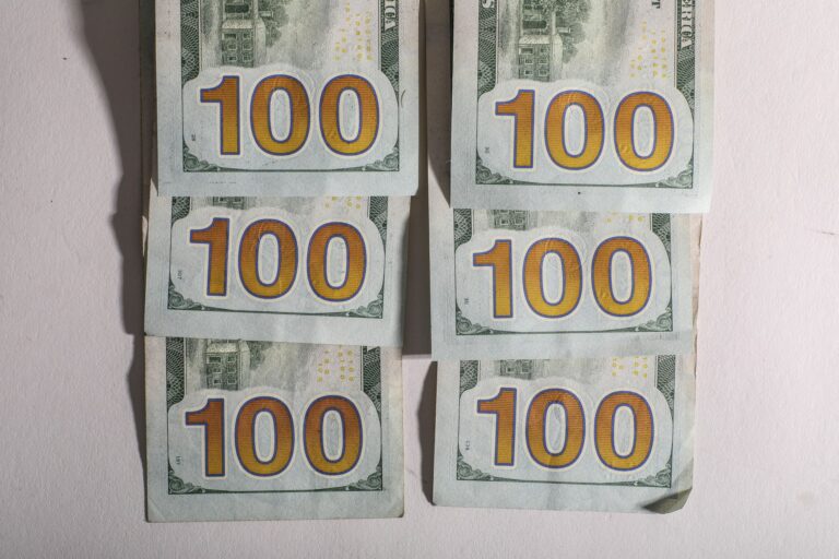 Курс доллара обвалился на 50 сумов на фоне укрепления рубля