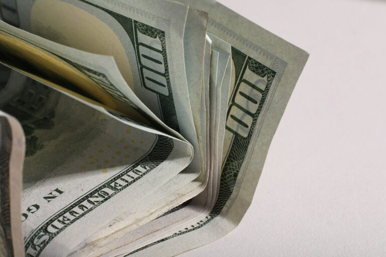 Курс доллара подскочил на 49 сумов: сколько стоит валюта 16 апреля