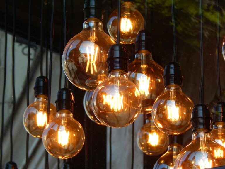 В Узбекистане не будут отключать свет и газ потребителям ради экономии  —  указ президента