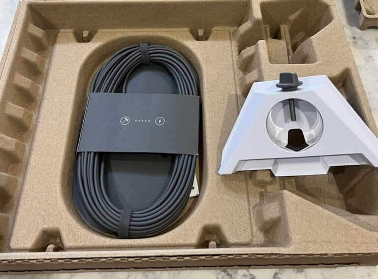 Samarqandda Tojikistondan 6 million so‘mlik Starlink’ni noqonuniy olib kirayotganlar ushlandi