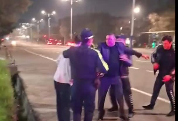 Mast holatda mashina boshqargan Malibu egasi PPX xodimiga qo‘l ko‘tardi — video