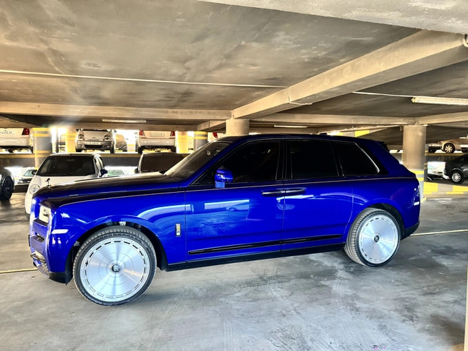 Toshkentda Rolls-Royce Cullinan auksionga qo‘yildi: narxi qariyb 5 mlrd so‘m