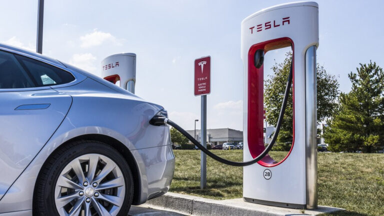 Tesla 80 mingta Supercharger zaryadlash qurilmasini o‘rnatdi
