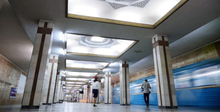 Amir Temur tavalludiga atab bezatilgan metro harakatga tushiriladi