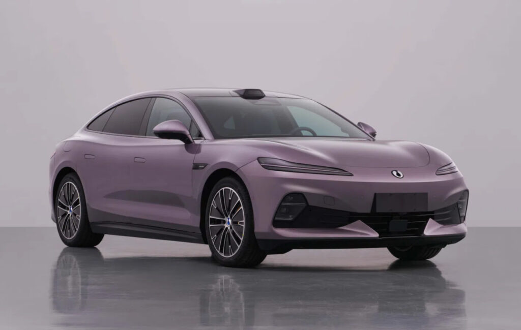 Xpeng Mona L03 avtomobili ilk bor namoyish etildi