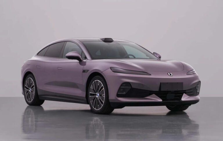 Xpeng Mona L03 avtomobili ilk bor namoyish etildi