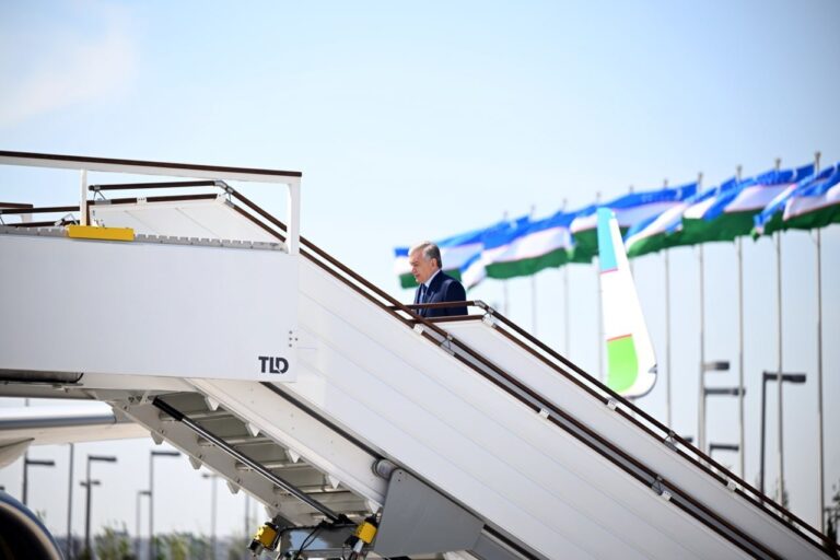 Mirziyoyev Buxoroga jo‘nab ketdi: Toqayev bilan oliy darajadagi muzokaralar kutilmoqda