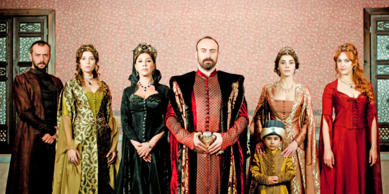 «Muhtasham yuz yil» aktyorlari qanchalik o‘zgardi — foto