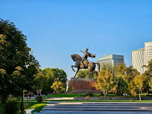 Yangi rangda chiqishi kutilayotgan iPhone 18 Pro, Abdulla Qodiriy nomi berilgan samolyot — 18-aprelning muhim yangiliklari