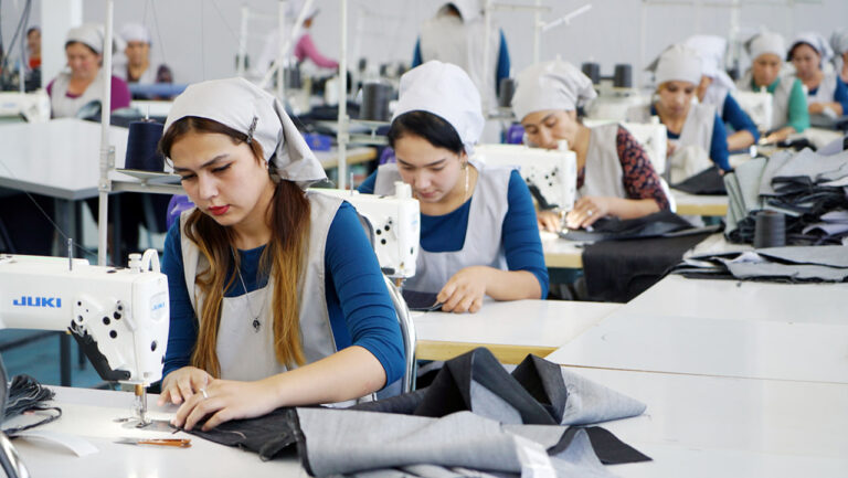 Bolgariyada o‘zbekistonlik tikuvchilar uchun ish o‘rinlari e’lon qilindi — oylik 1000 dollar