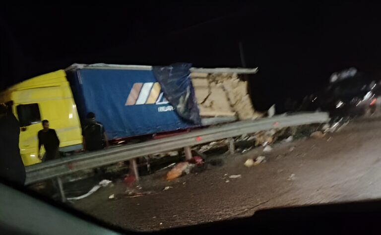 Грузовик протаранил четыре автомобиля в Ангрене — есть погибшие