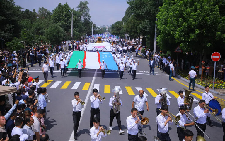 Фестиваль цветов в Намангане замахнулся на мировой рекорд — 150 млн саженцев за месяц