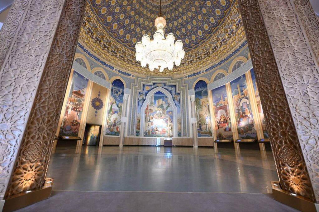 Prezident Temuriylar tarixi davlat muzeyining yangilangan binosi bilan tanishdi / Foto: Prezident.uz