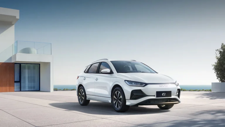 Продажи BYD забуксовали — прибыль за год упала до $600 млн