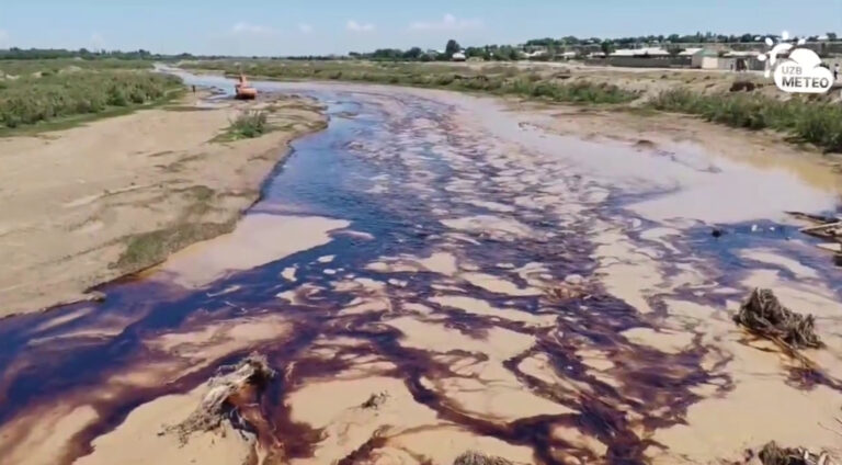 Что известно о загрязнении водного канала в Кумкургане