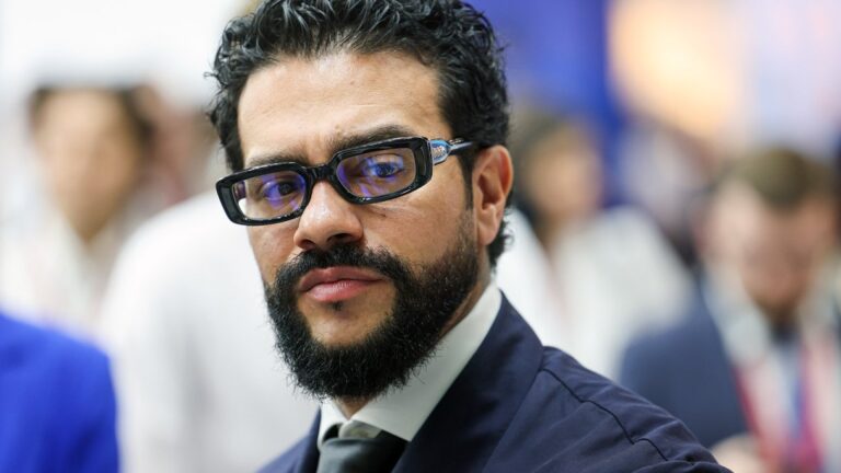 Евросоюз ввел санкции против главы Эрмитажа и артиста Тимати