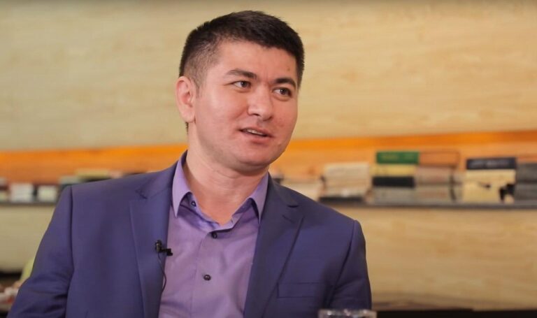 Министр экономики снова пожаловался на экономиста Отабека Бакирова