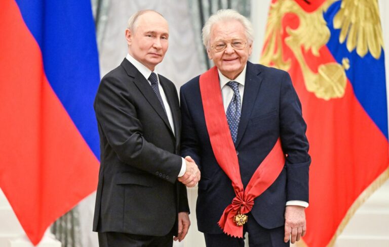 Путин вручил уроженцу Ташкента Юрию Антонову орден «За заслуги перед Отечеством»