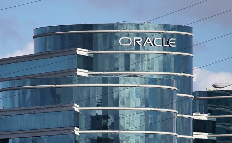 Людям тут не место. Oracle уволила до 30 тыс. сотрудников ради ИИ