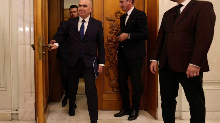 Парламент Румынии отправил правительство в отставку