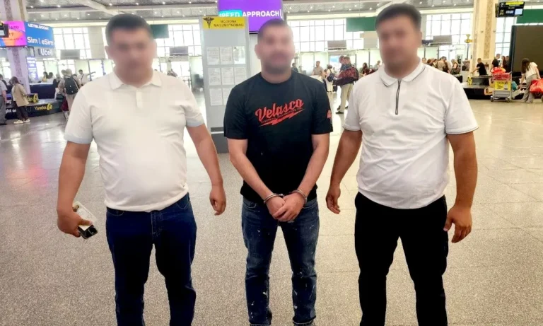 Разыскиваемого три года узбекистанца депортировали из США