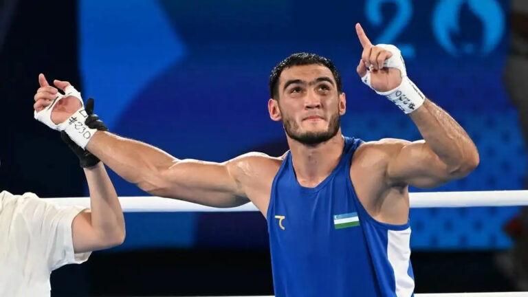 Лазизбек Муллажонов завоевал пояс WBC Eurasia после дисквалификации соперника