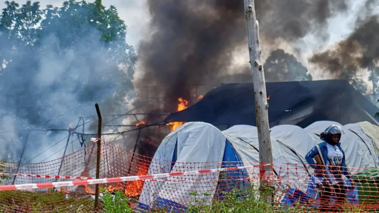 Angry Mob Torches DRC Ebola Clinic After Dispute Over Victim's Burial