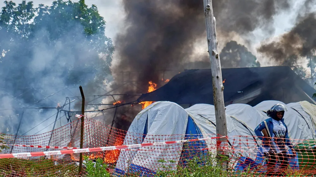 Angry Mob Torches DRC Ebola Clinic After Dispute Over Victim's Burial