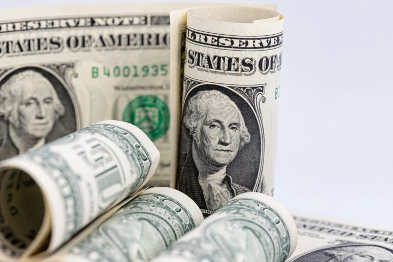 Dollar 12 100 so‘mdan oshdi: 8-may uchun valyutalar kursi