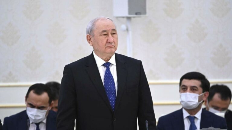 Сенатор Турсынхан Худайбергенов награжден орденом «Фидокорона хизматлари учун» за развитие Приаралья