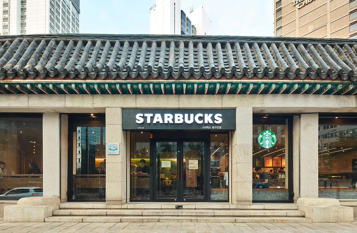 Starbucks Korea Sacks Chief After "Tank Day" Promotion