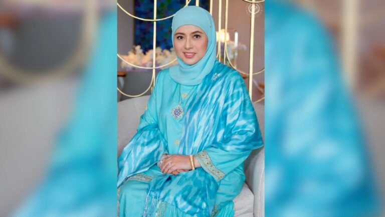 Queen’s Uzbekistan Attire Highlights Malaysia-Uzbekistan Friendship