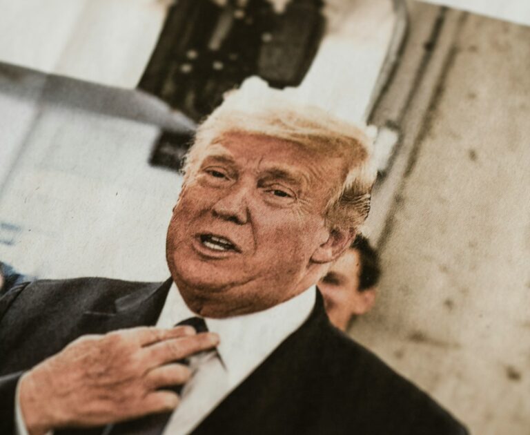 Синяки есть, проблем нет: Белый дом рассказал о здоровье Трампа
