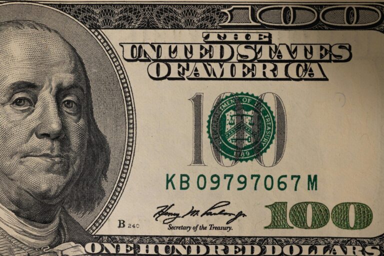 Dollar oshdi: 26-may uchun valyutalar kursi e’lon qilindi