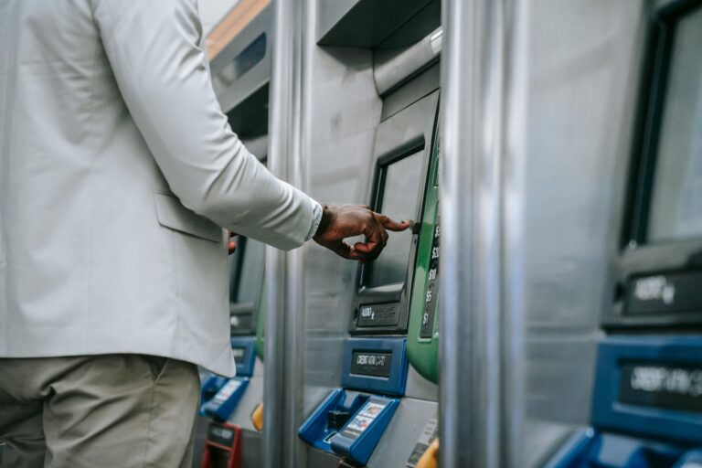 O‘zbekistonda bankomat xizmatlari yaxshilanadi. Markaziy bank ko‘rsatmalar berdi