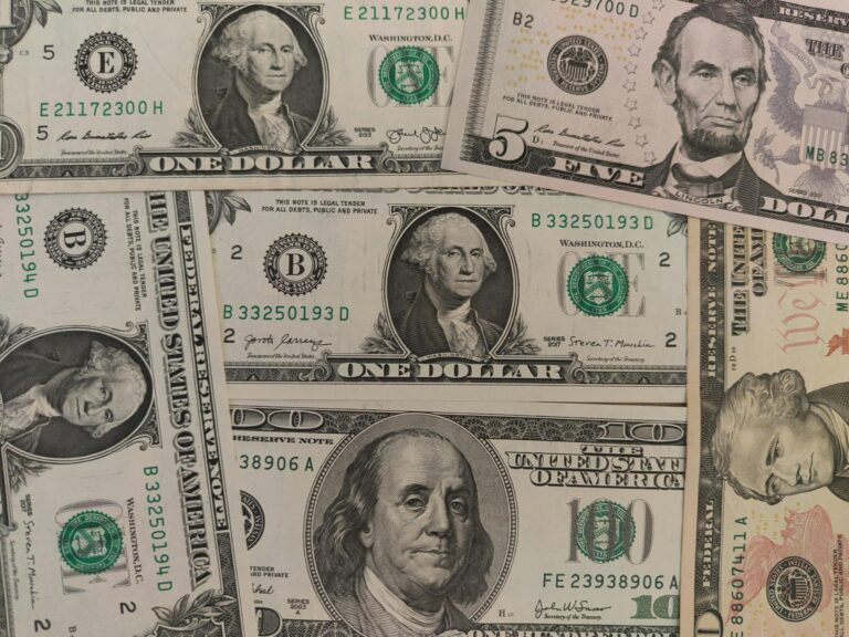 Курс доллара на 5 мая: американская валюта выросла до 11 993,53 сума