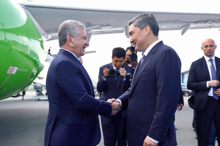 Shavkat Mirziyoyev Ostonada qanday kutib olindi — foto