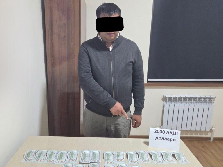 Qoraqalpog‘istonda kadastr bo‘limi rahbari 2 ming dollar pora bilan ushlandi