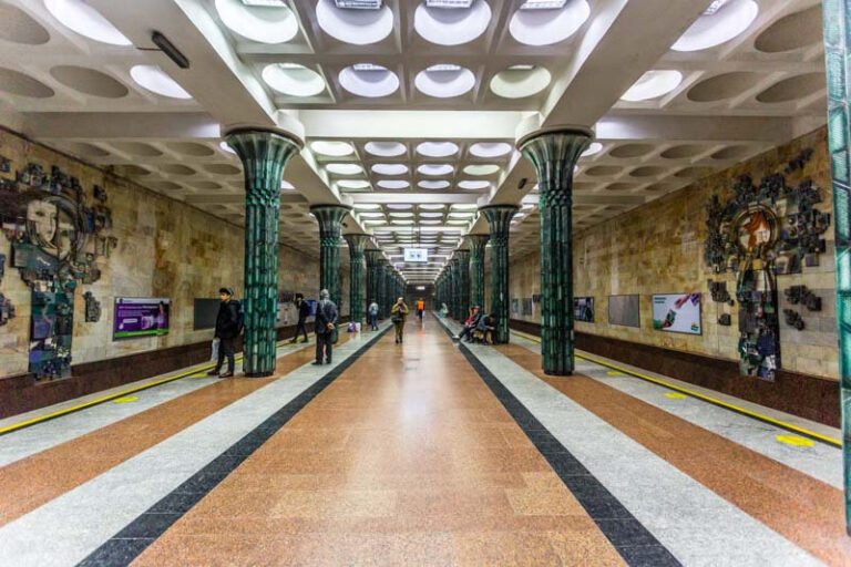 “G‘afur G‘ulom” metro bekatida yo‘lovchi relsga tushib ketdi