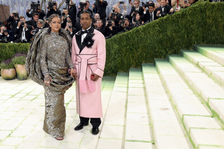 Рианна в металле, A$AP Rocky в халате: самые обсуждаемые образы Met Gala 2026