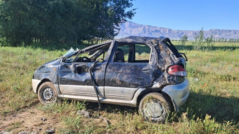 Matiz’da 14 nafar bolani olib ketayotgan haydovchi avariya oqibatida vafot etdi