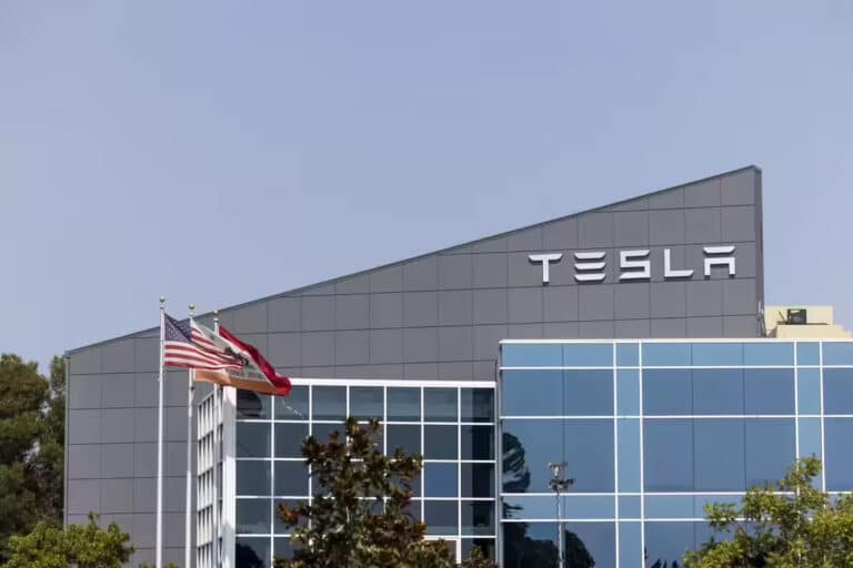 Tajriba talab etilmaydi: Tesla sun’iy intellekt bo‘yicha mutaxassislar izlamoqda