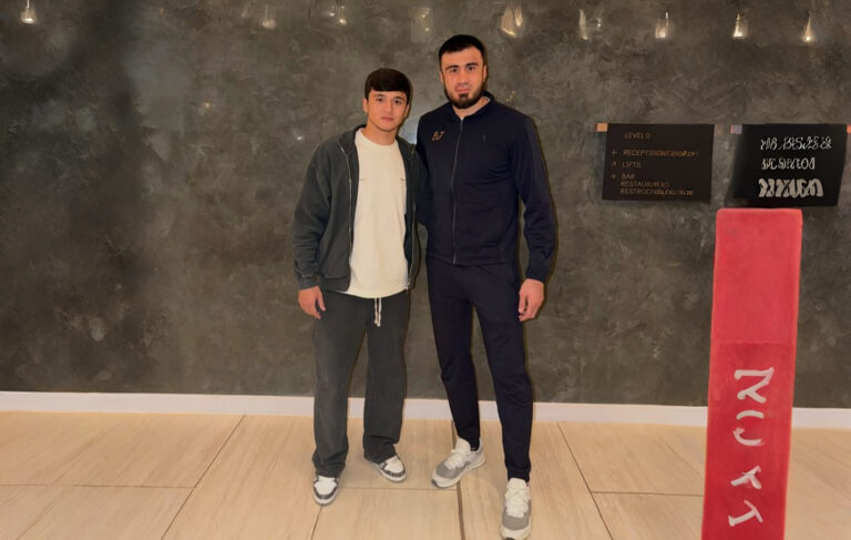 Хусанов поддержал Жалолова после победы в Манчестере