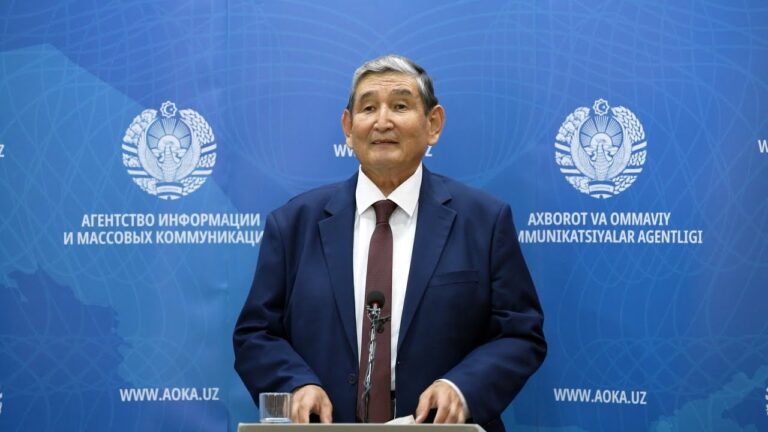 Shavkat Mirziyoyev Raxmatulla Jabbarovni faxriy unvon bilan taqdirladi