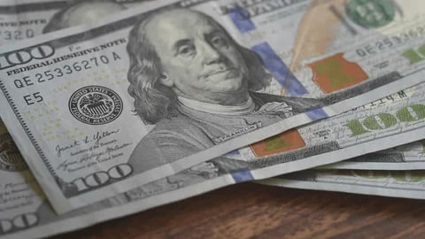 Yil oxirigacha dollar kursi qanday o‘zgaradi — ekspertlar fikri